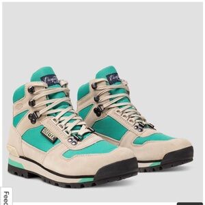 Vasque Winter Boots in Green and Tan